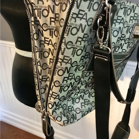 Kenneth Cole Reaction Stylish Laptop/Messenger Bag - Picture 3 of 5
